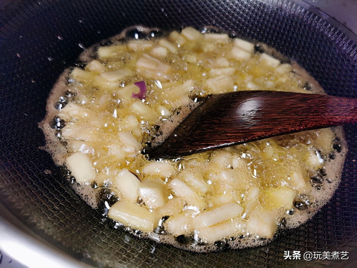 茄鲞的做法（复刻红楼梦里的文学美食之一茄鲞）
