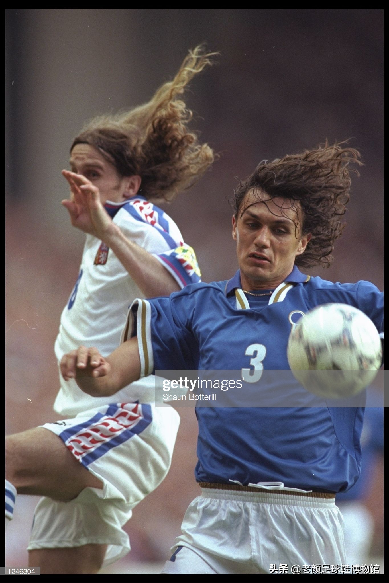 此时的马尔蒂尼已经成为意大利队的中流砥柱,也成为了nike旗下最重要