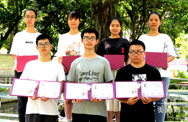 广西都安县芊芊学子苏铋胜等10位同学考上清华大学、北大