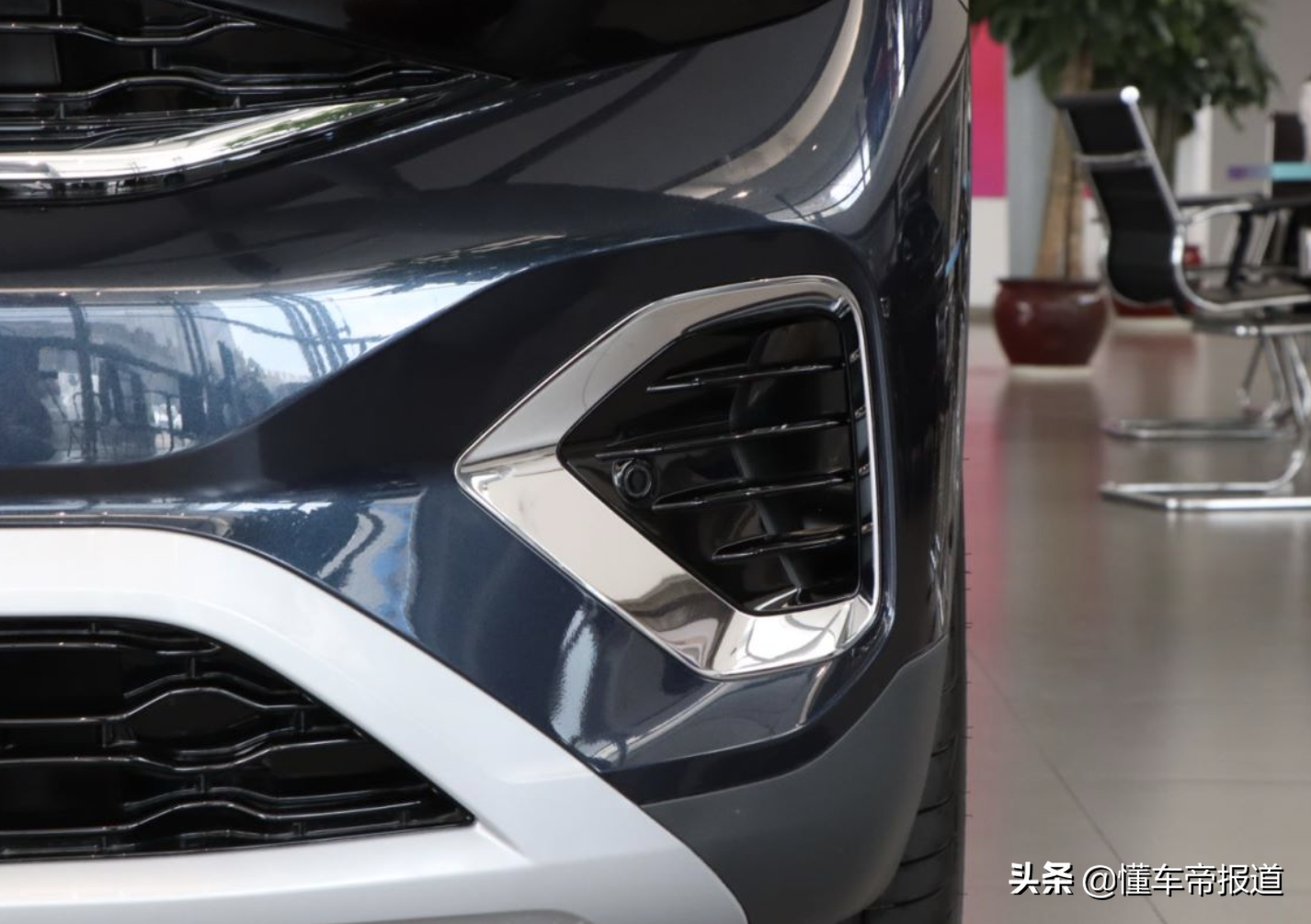 新车 | 尺寸超途昂！一汽-大众旗舰SUV揽境到店，提供6座/7座布局