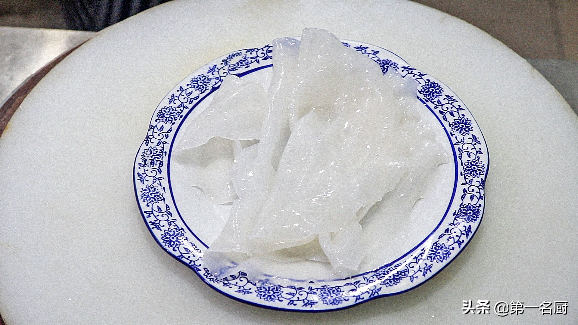 东北名菜“大拉皮”怎样做？大厨分享家常做法，入口爽滑吃着香