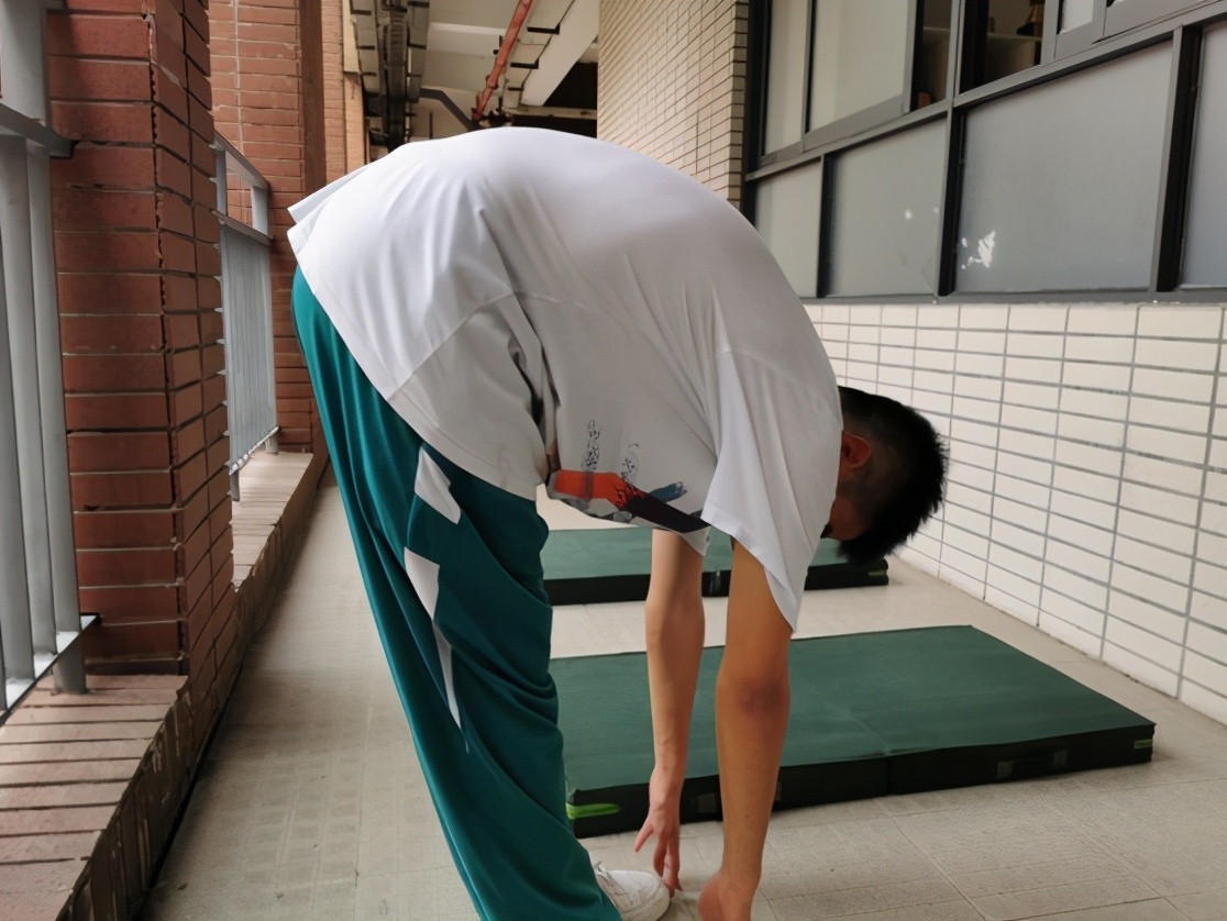 坐位体前屈训练方法图 坐位分腿体前屈训练方法图-起航号