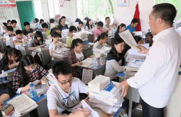 重庆一男生高考638分，不填志愿反倒选复读，最后考了多少分