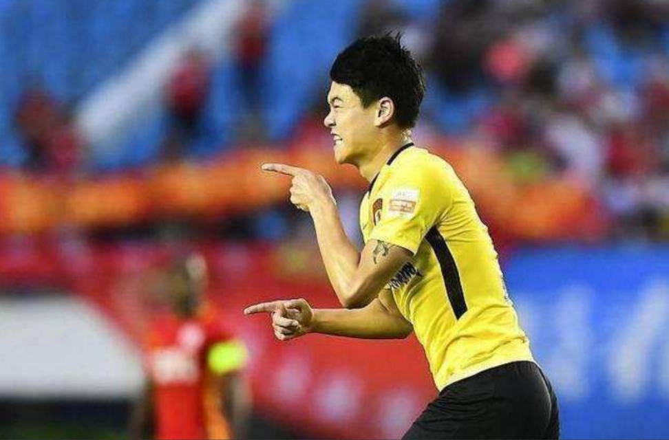 恒大锋霸或将强势上位（郜林之后，恒大又一本土锋霸浮现：22岁妖星上位获赞众望所归）