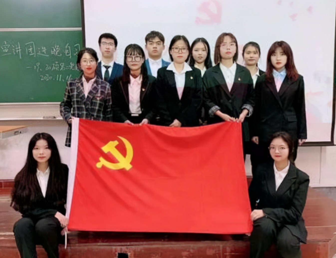 大学的入党申请可并不是中学时期的入团申请.