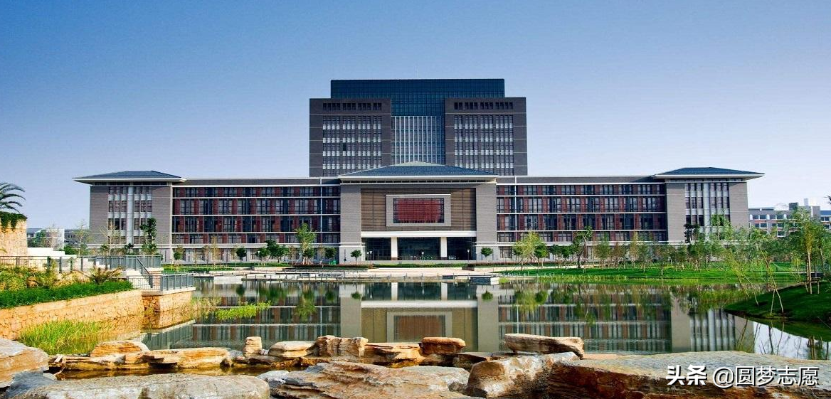 云南师范大学是不是名牌大学？出来好找工作吗？这里有详细解析