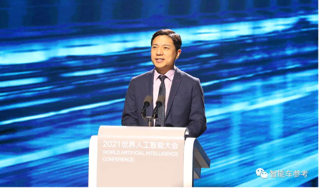 李彥宏重新劃分自動(dòng)駕駛陣營：百度特斯拉都是工程派，Waymo不是