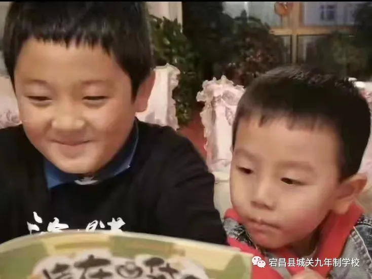 ӛ]崲hPƌWУʮ·ݡ\֮ǡux