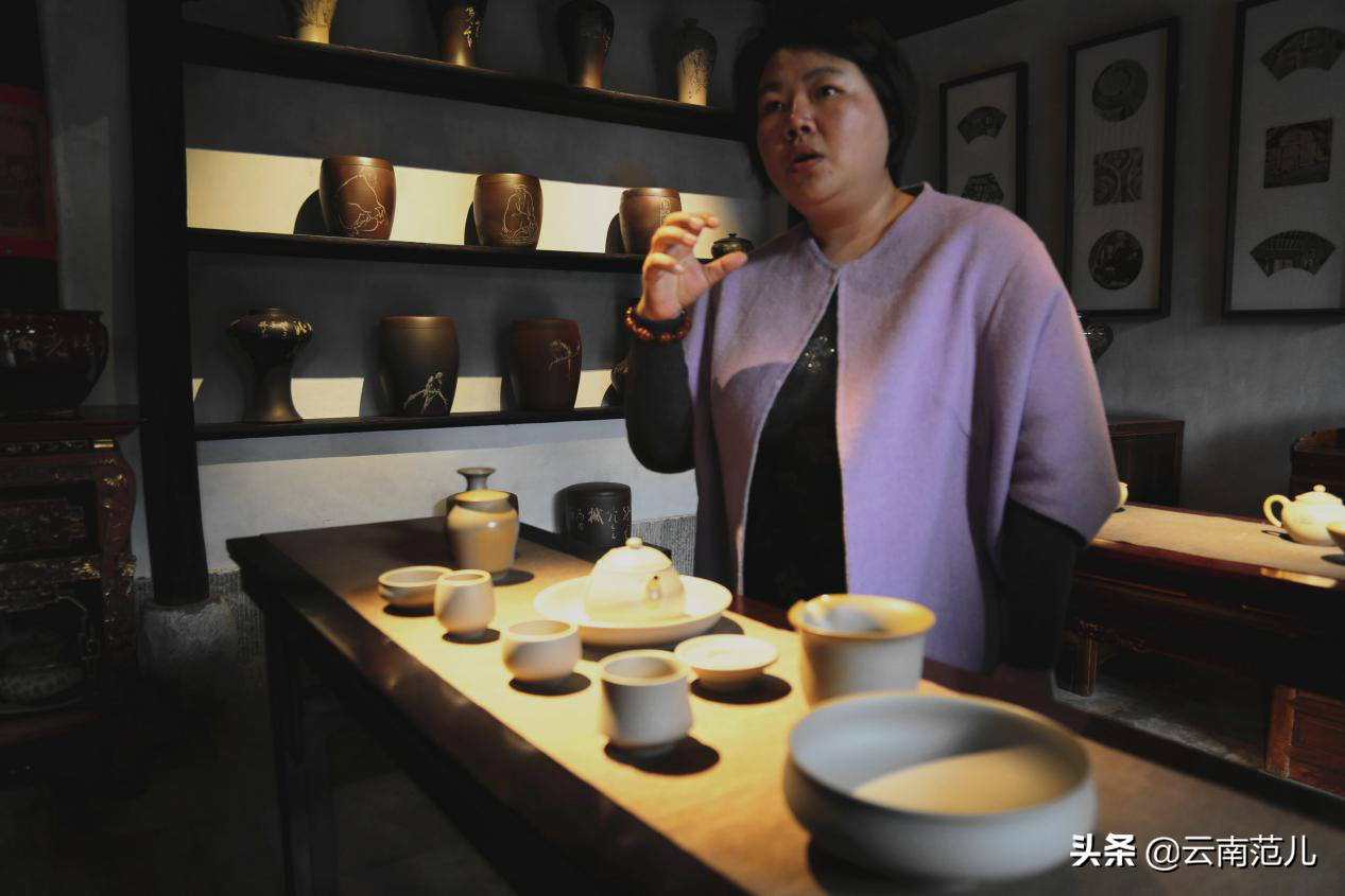 一個玩泥巴的女人，身藏烈火密碼的女人，“貪生怕死”的女人