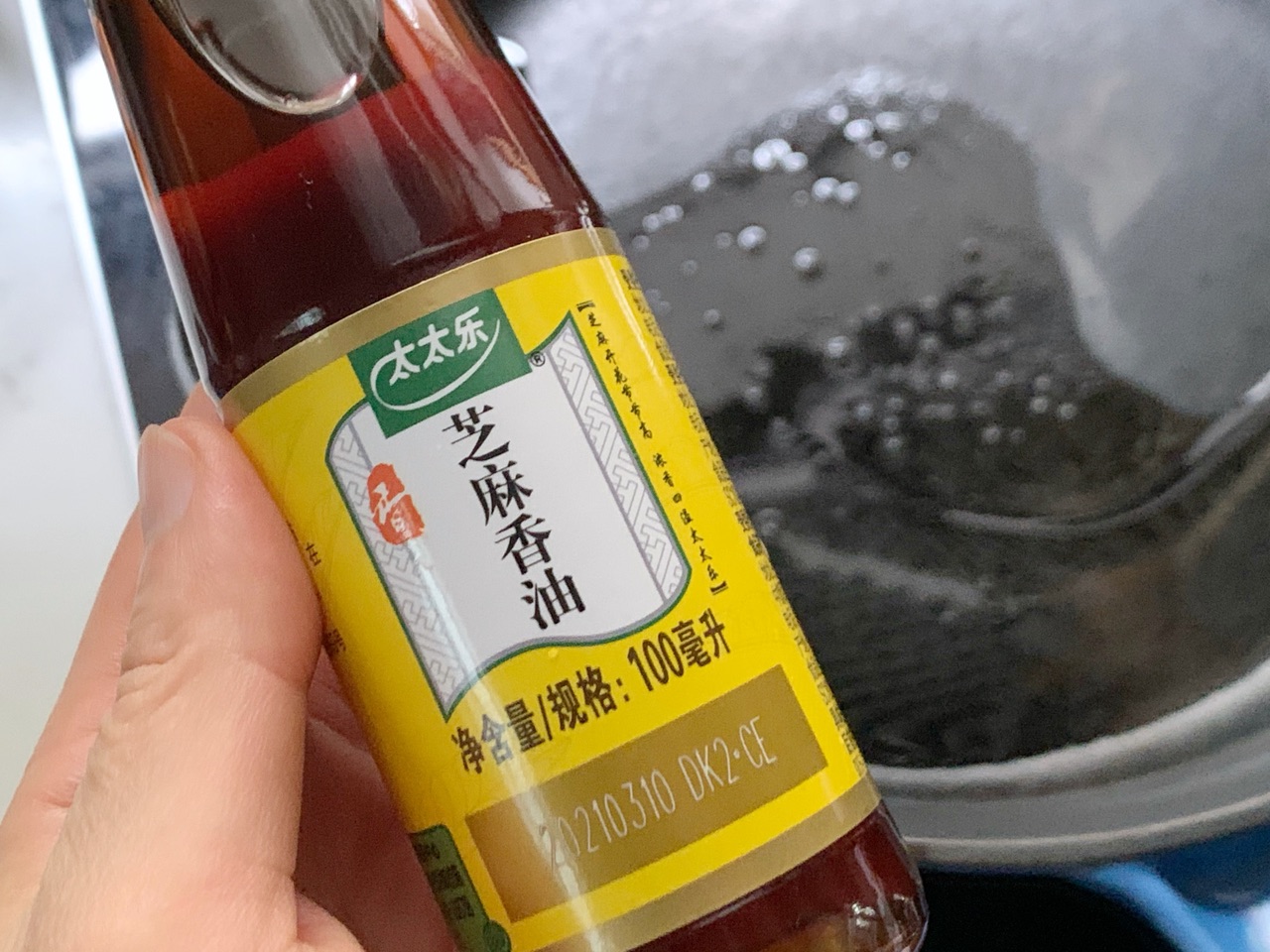 麻油鸡的正宗做法大全（在家就能做香气四溢的麻油）