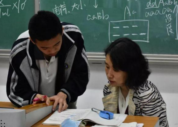 河师大学生面试被拒绝，当地小学表示：我们只要211的师范毕业生