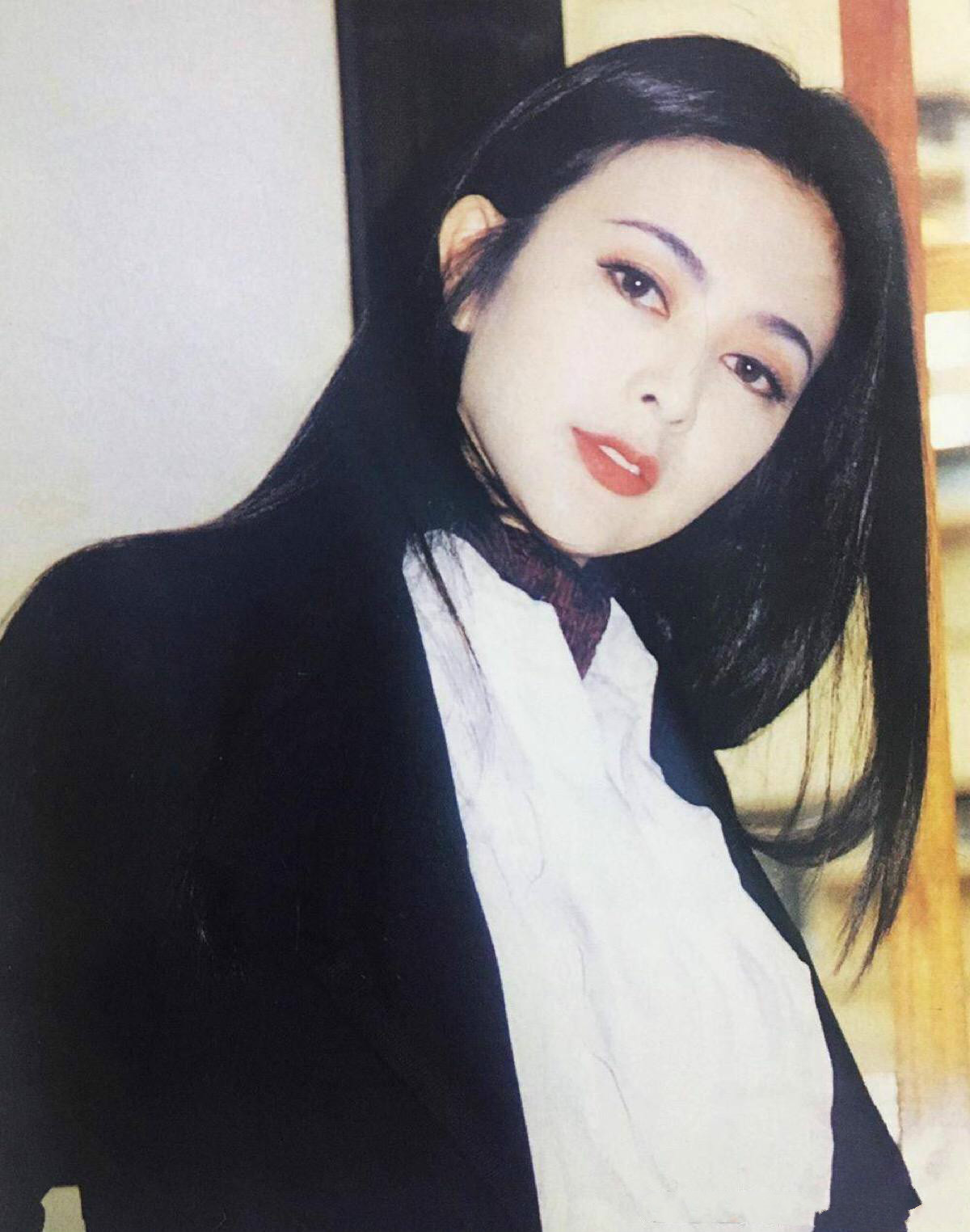 一生为情所"困",刘銮雄成最大污点,关之琳的不甘与无奈