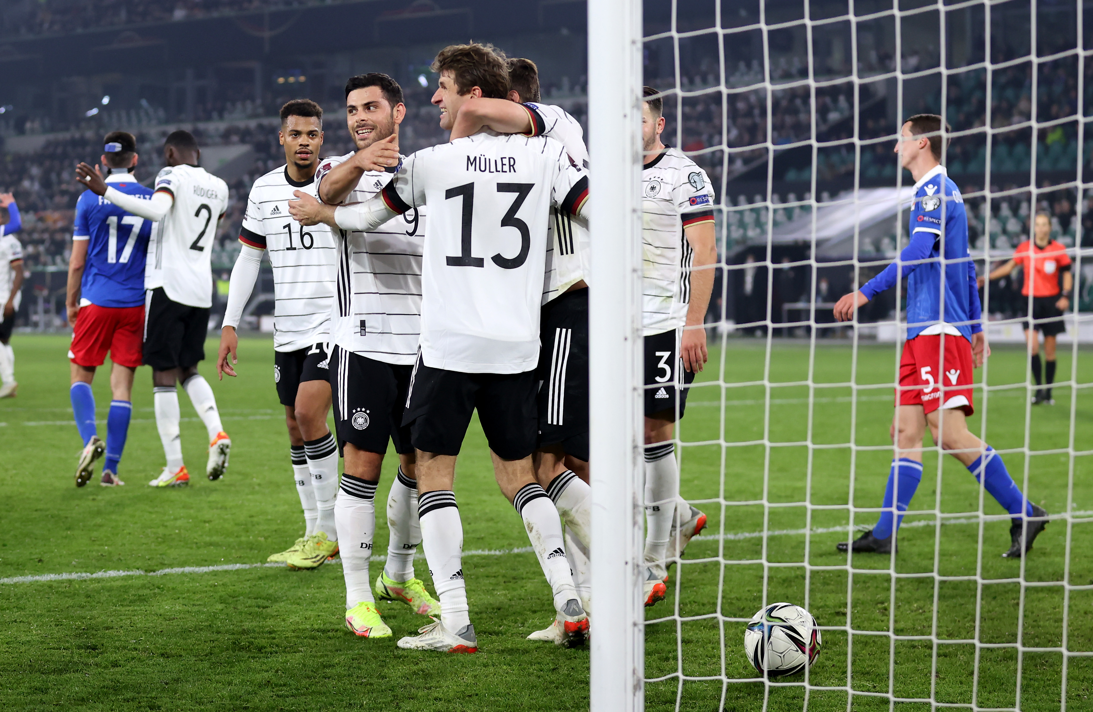 去年世界杯德国队(9-0！德国队血洗世界第190，弗里克神了：刷爆2大队史级神迹)
