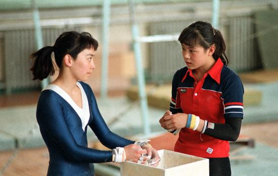 马艳红高低杠难度大么(马燕红：中国第一位体操世界冠军，两个体操动作都以她的名字命名)