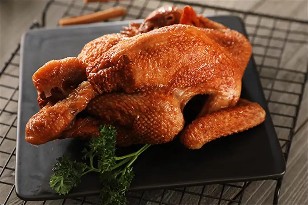 符离集烧鸡产自安徽宿州市符离镇,距今已有2000多年的历史.