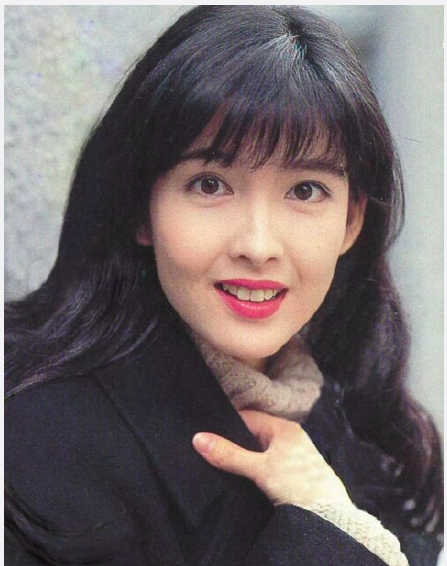 兔子牙明星圖片（長(zhǎng)著萌萌兔牙的女星，翁美玲俏皮，張曼玉成一代人心中的夢(mèng)中情人）