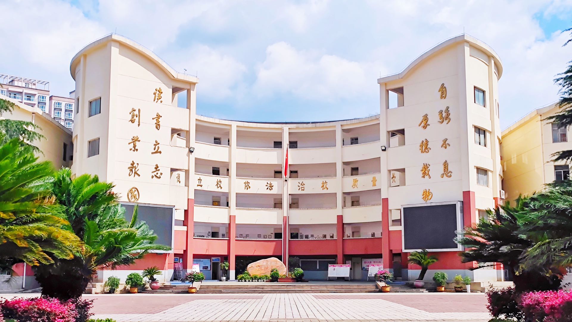 贵阳清华中学2017高考喜报(贵阳华瑞中学校在哪里)