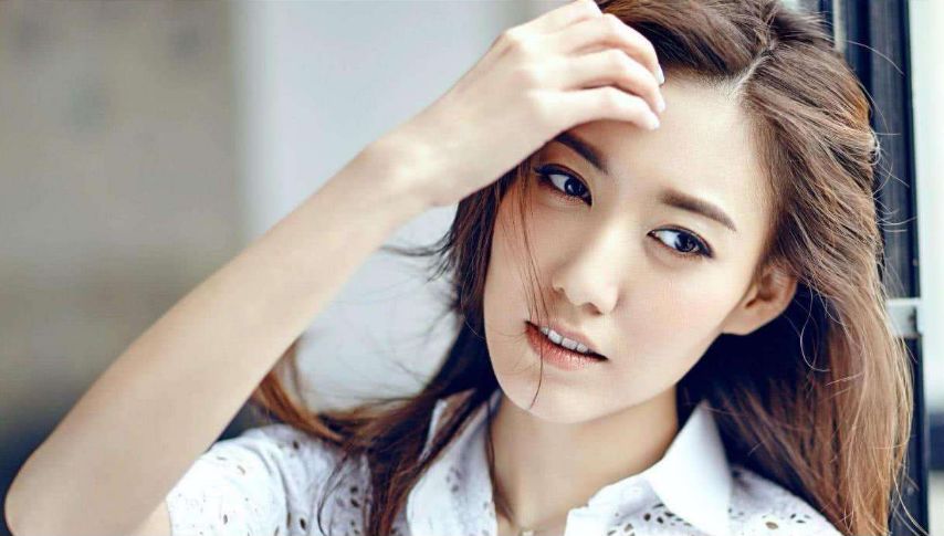 酷爸俏妈结局太扯了(38岁"剧抛脸"高露,隐婚生子丈夫成迷,私生活比"