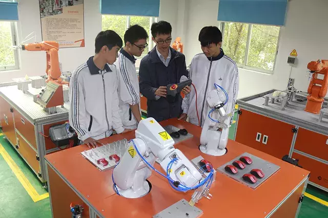 广东省理工职业技术学校，今年招生简章够劲爆！