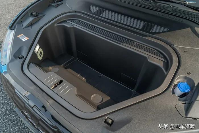 「电马」来袭！Model Y慌了吗？试驾福特Mustang Mach-E
