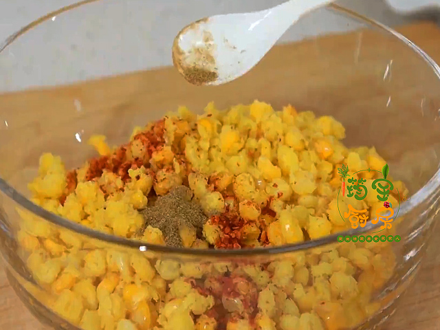 做椒盐玉米粒，一个小技巧，粒粒酥香，5元钱做一大盘，美味实惠