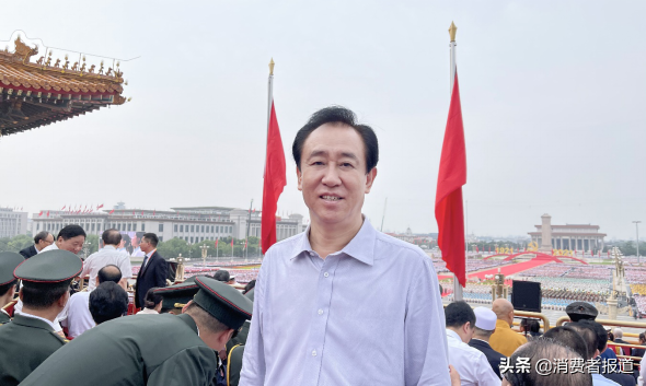 歡慶建黨百年 35年老黨員許家印受邀登上天安門城樓