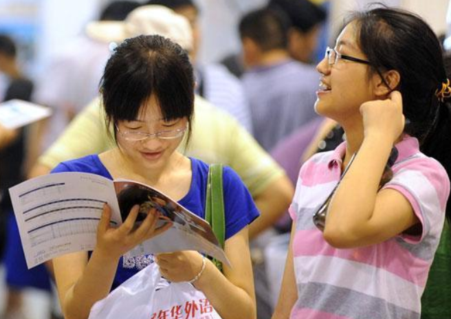 高考迎来好消息，辽宁考生今年高考录取率或将升高，家长很高兴