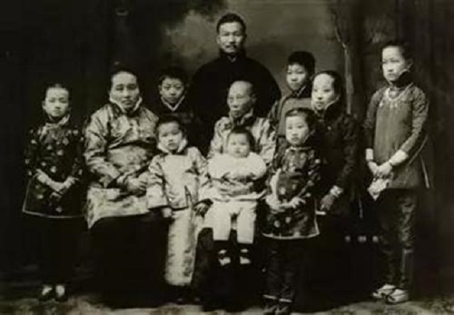 杨森强娶14岁校花，得知其移情后残忍打死，还喊来其他妾室围观