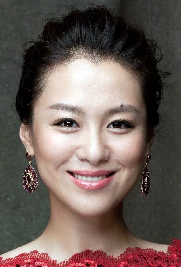 那些脸上带痣的女人们,真好看