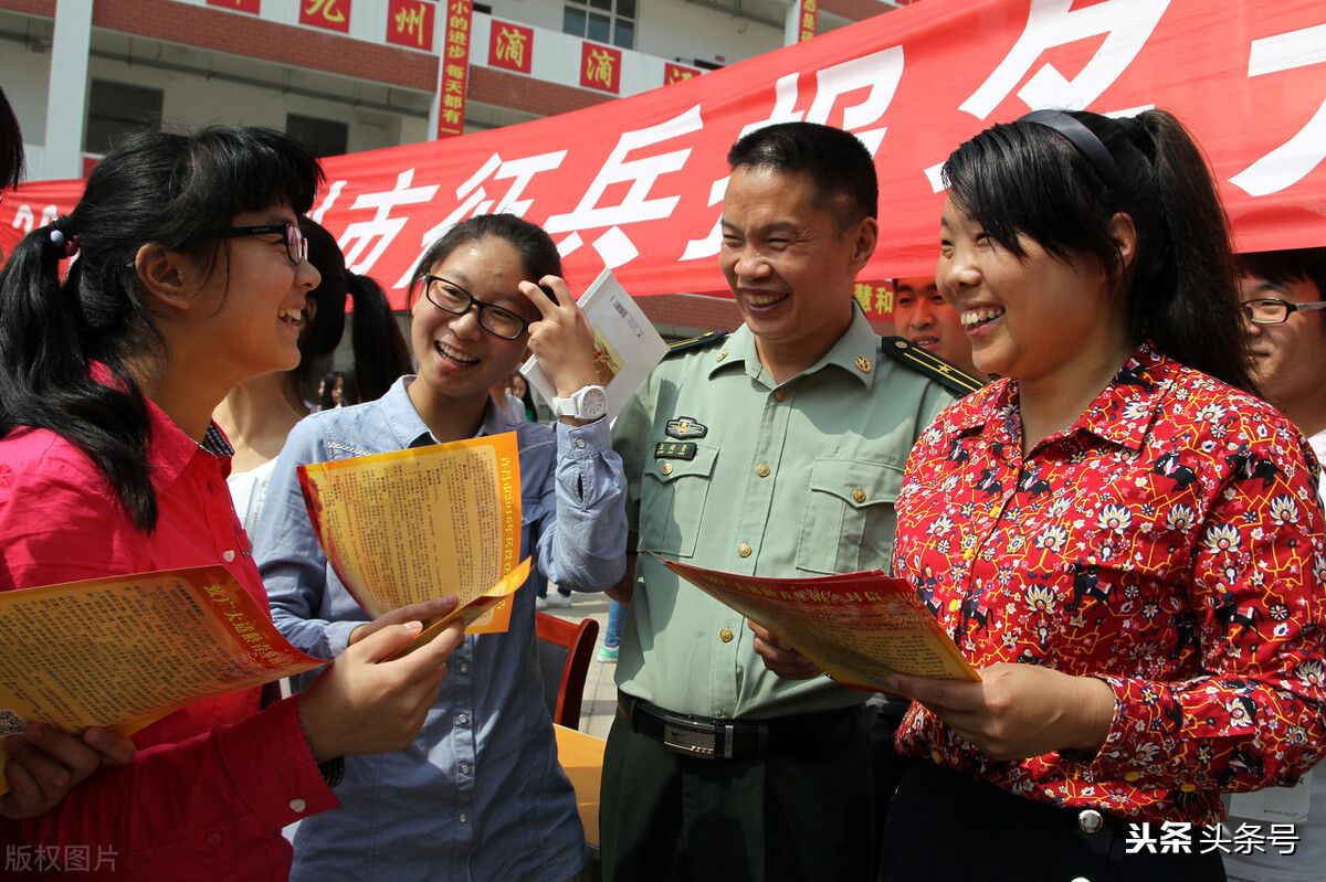 2022年当兵最好不要大学没毕业去，六点原因，利与弊说清楚