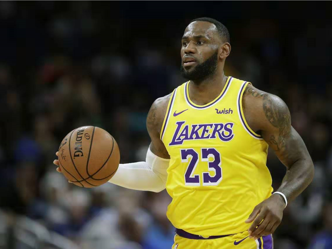為什么nba超巨都出在湖人（為何NBA都簽超巨？到季后賽，這三人告訴你領(lǐng)袖的真正作用）