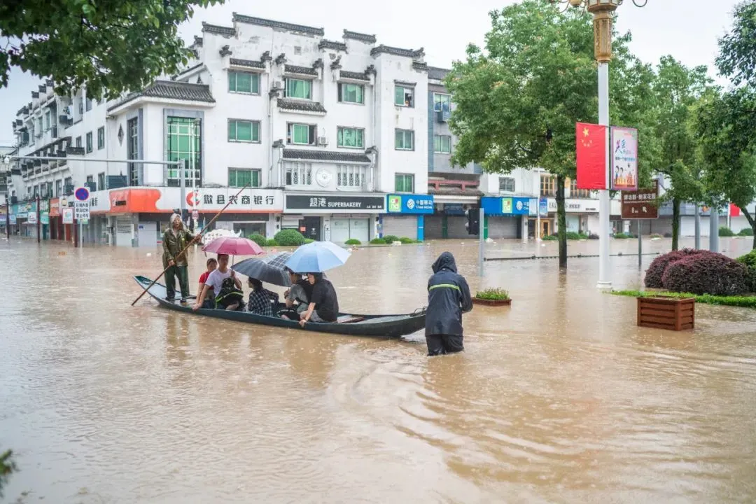 这届高考催泪瞬间,看到第一个就忍不住了