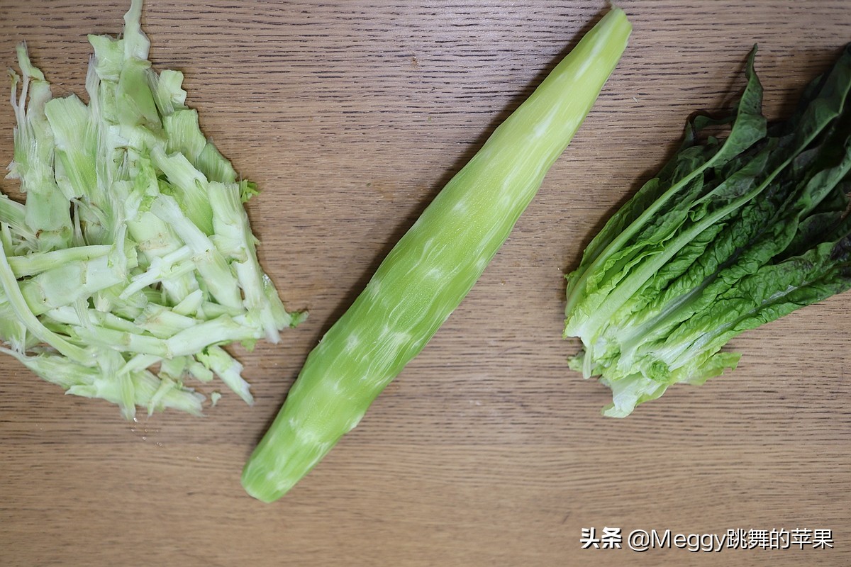 低脂低卡的炝拌莴笋丝，清香脆嫩不上火，简单一拌特开胃