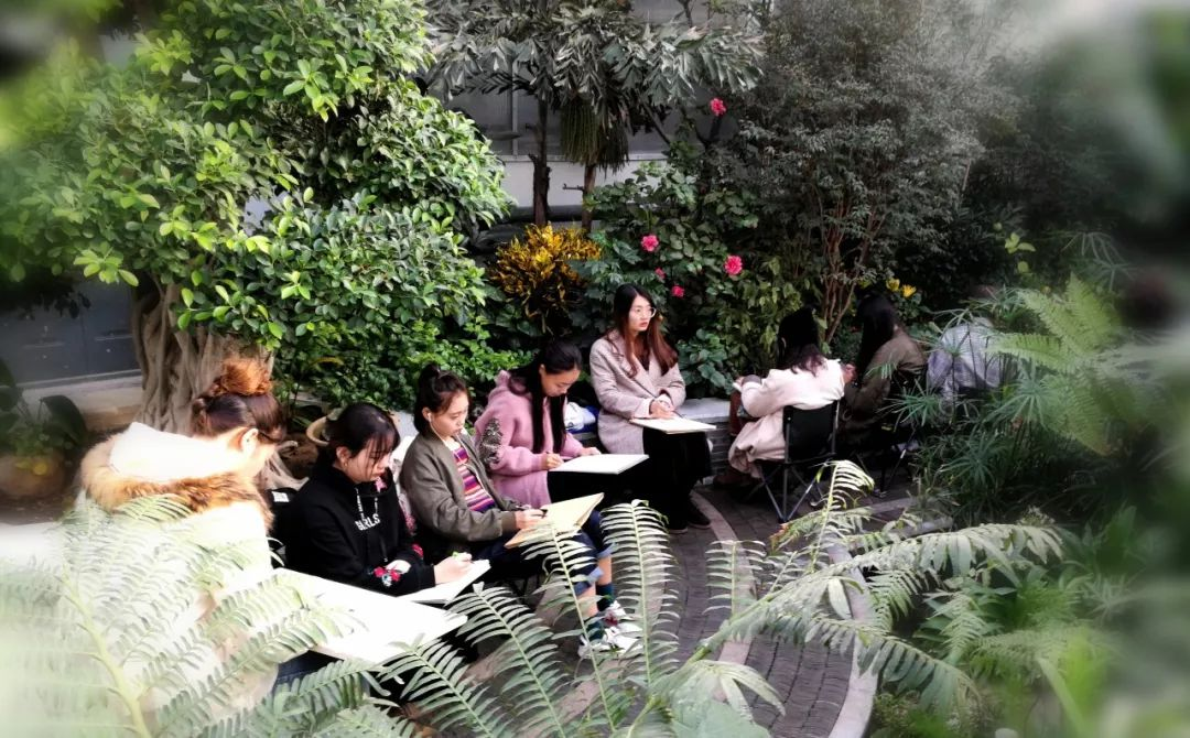 北京这个学校很“火”！坐拥3大花园、果园、动物园，集美貌与知识于一体！