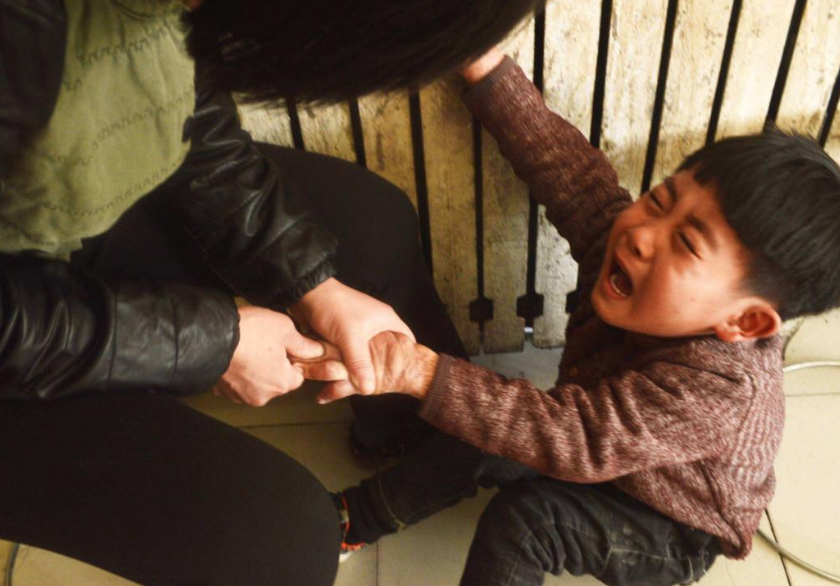 孩子被烫伤怎么办？事后两分钟为黄金救治时间，家长谨记这五步