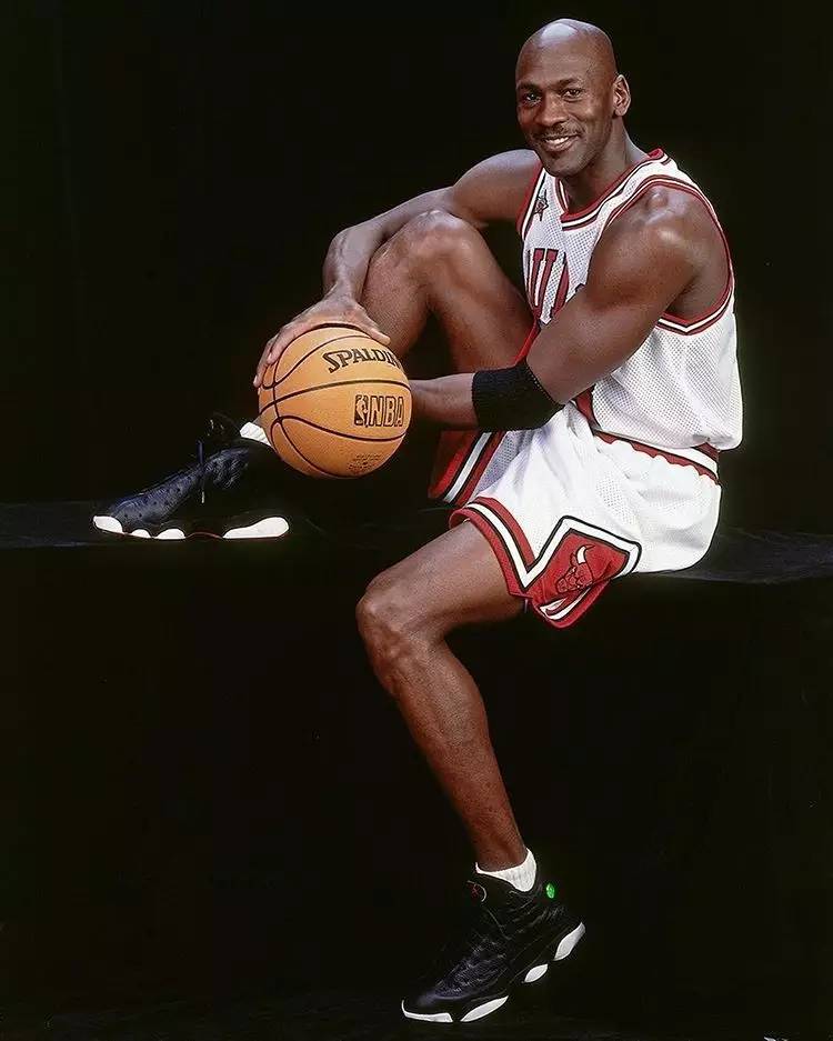 乔丹退役后公牛为什么没有再夺冠（乔丹是公牛王朝奠基人，为什么退役后没有再次回到芝加哥公牛场？）