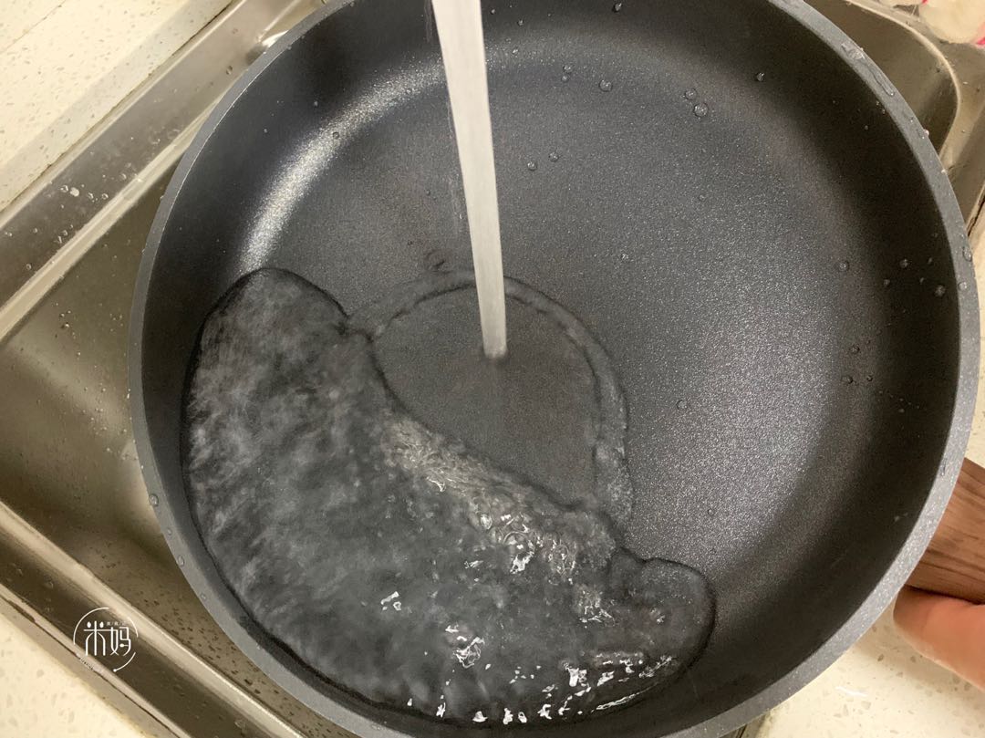 新买的不粘锅，万不可直接用，掌握正确开锅方法，好用更耐用