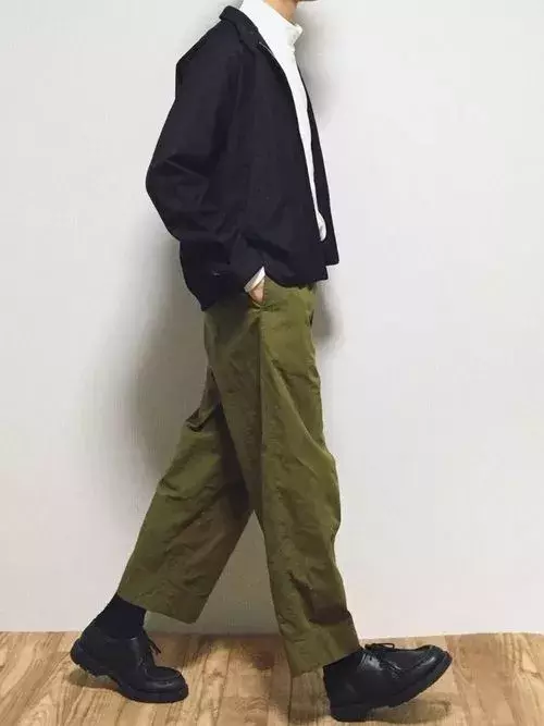 独特也万能的“军绿裤”该怎么穿？