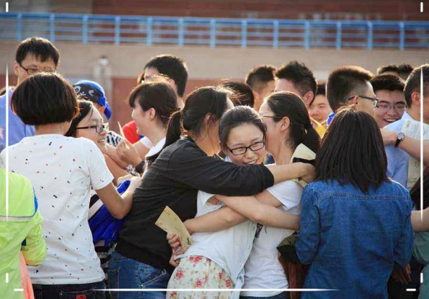 高考期间东三省紫色内裤脱销，寓意让人憋不住笑，外省人表示不懂