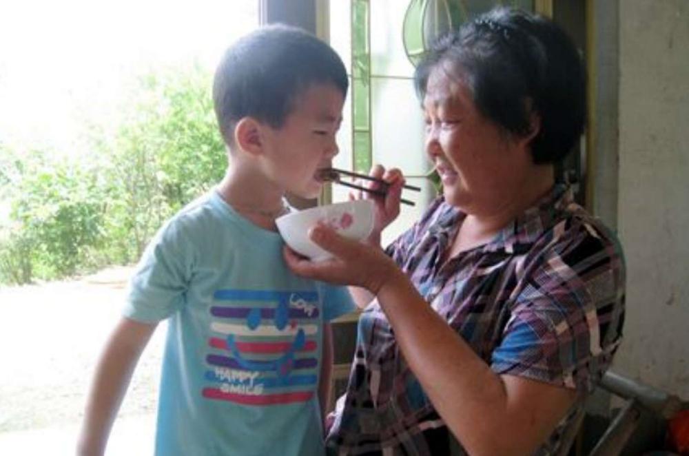 一个后妈的感慨：我都成了她孙子的孙子了，婆婆还怀疑虐待她孙子