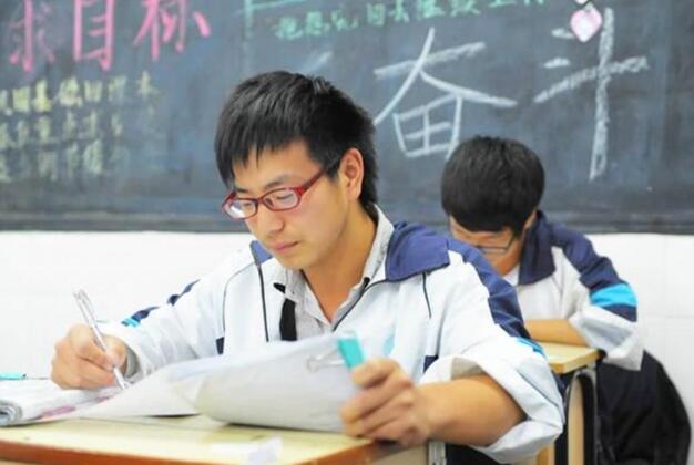 2021高考报考指南：“学校”和“专业”怎么选？郑强教授给你答案