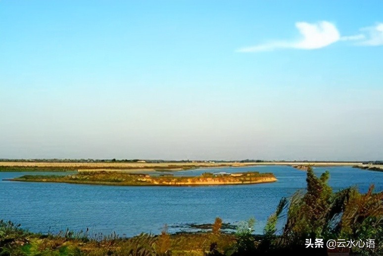 伟人登山望远，这首七律气势雄浑，更充满了豪情壮志