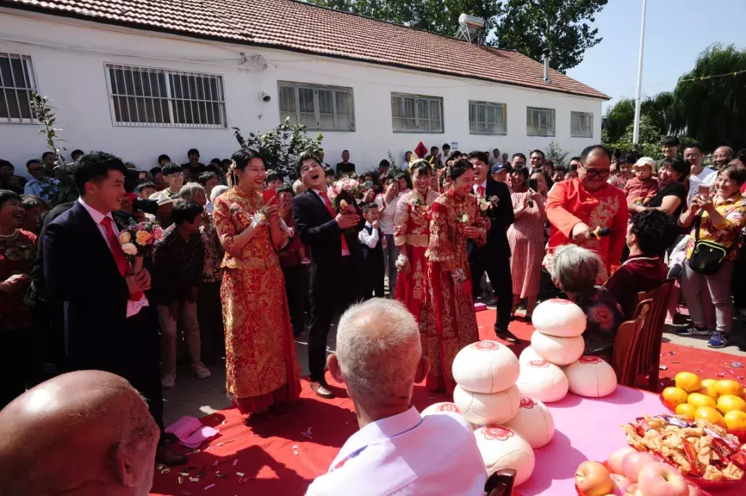 潍坊三胞胎考进同一所大学！高考分数连号！刚刚又同一天结婚！突然间，我又相信缘分了…