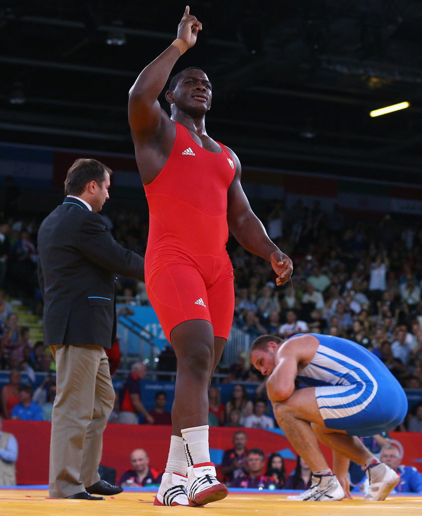 世界上摔跤最强的人("摔跤之神"米哈因·洛佩斯,4届奥运金牌得主,超越