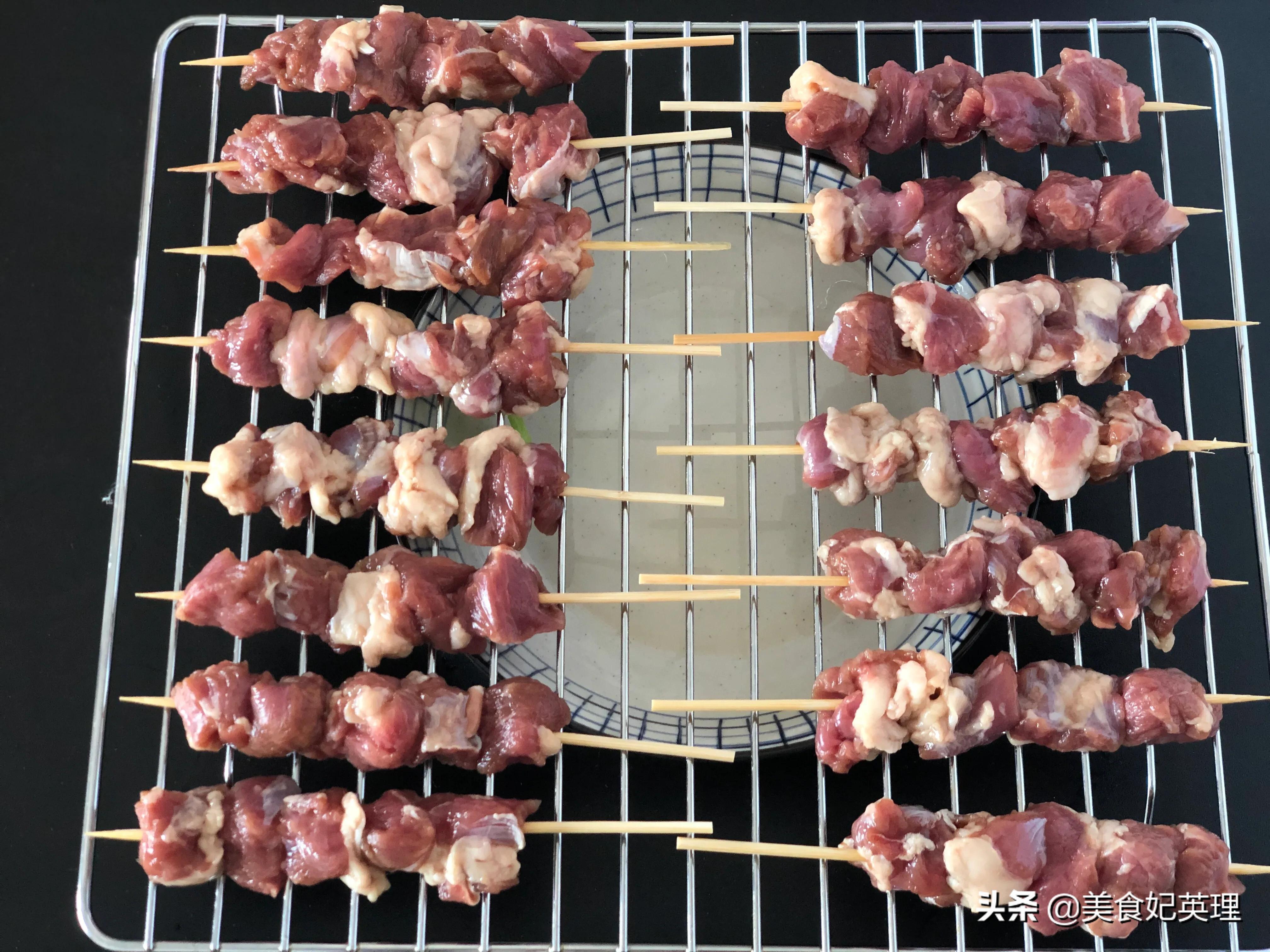 想吃烤串出不去？自己在家做！1斤肉15串大肉块超过瘾，省钱好吃