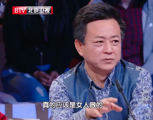 案件胶着，弦子却扒出董卿与朱军的视频，这次网友不满意了