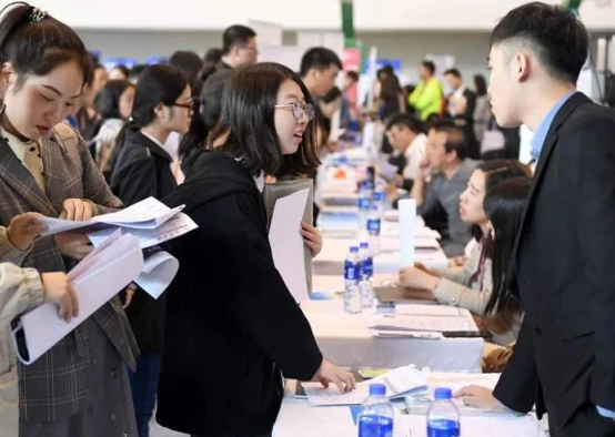 工作后才醒悟，去省外和在省内读大学差别很大，还好选对了