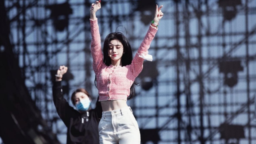 鞠婧祎备忘录被嘲热评点赞16万，这个世界凭什么对她有这般恶意？