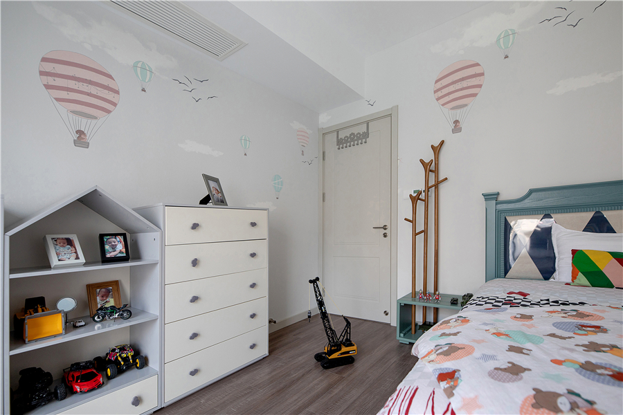 200㎡现代风设计，开放式厨房+餐厅+吧台，轻松自然的生活