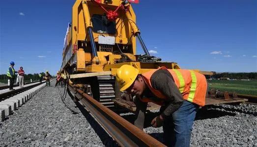 铁路学校分数并不高，但是就业却令很多名校大学生都羡慕不已